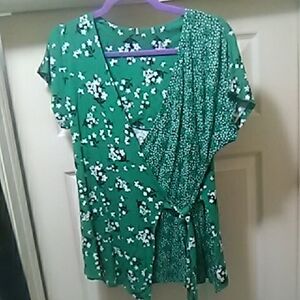 💲1⃣▶▶Green Floral Wrap Top Bust 38